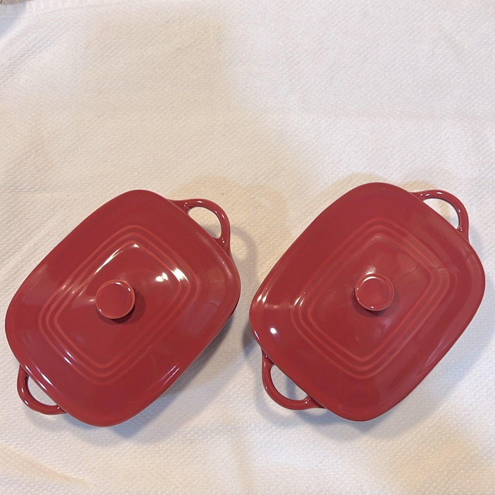 Fabulous Home mini Red Covered Casserole Dish Bakeware Serveware